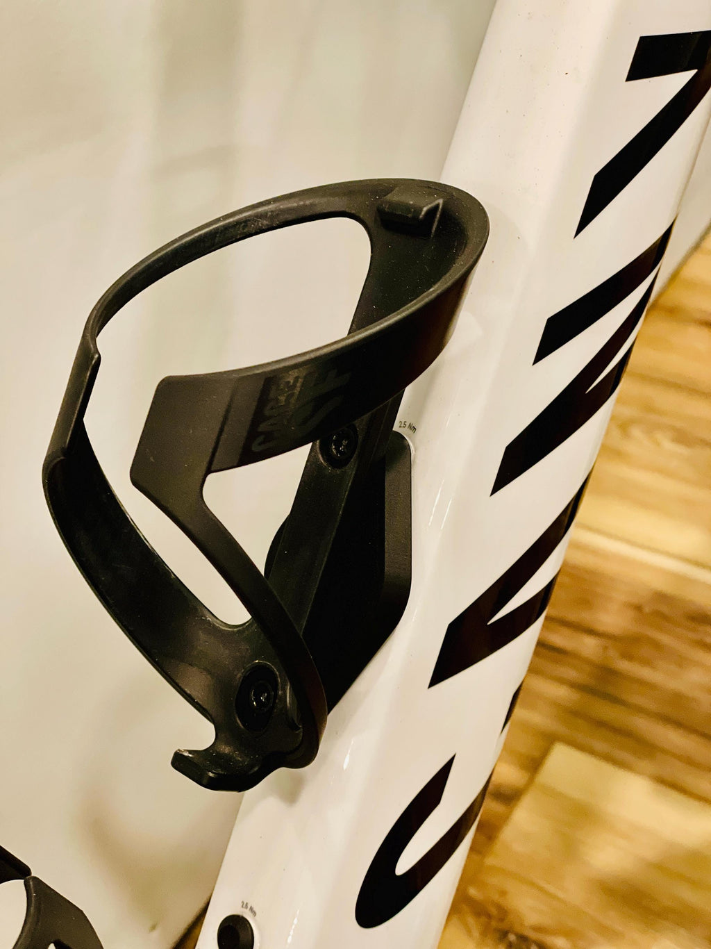Hidden Bike Tracker Case — Discret Mount Under Bottle Cage for Anti-Theft Security Cycling